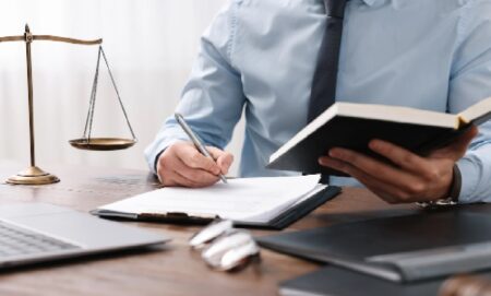 How A Criminal Defense Lawyer Builds A Strong Defense Strategy